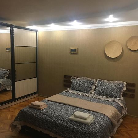 Апартаменти Kvartira Na Krakivskiy 12 , 52 Київ Екстер'єр фото
